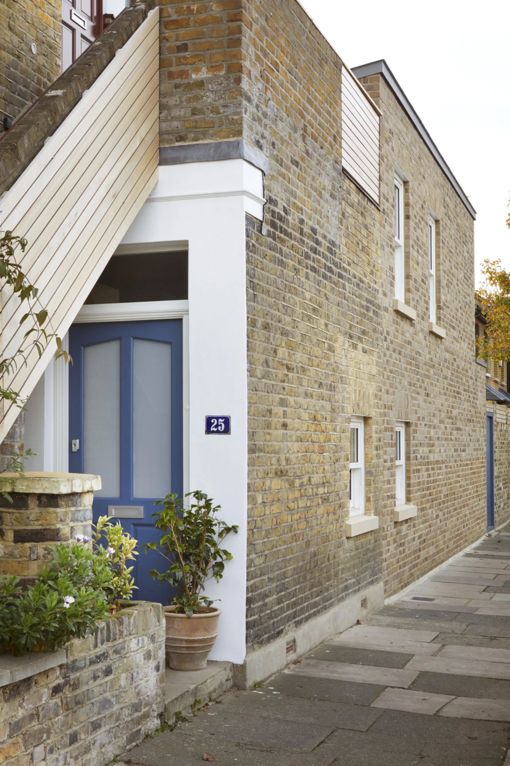 Refurbished Victorian maisonette and extension on a prominent corner within the Barnes Green Conservation Area
