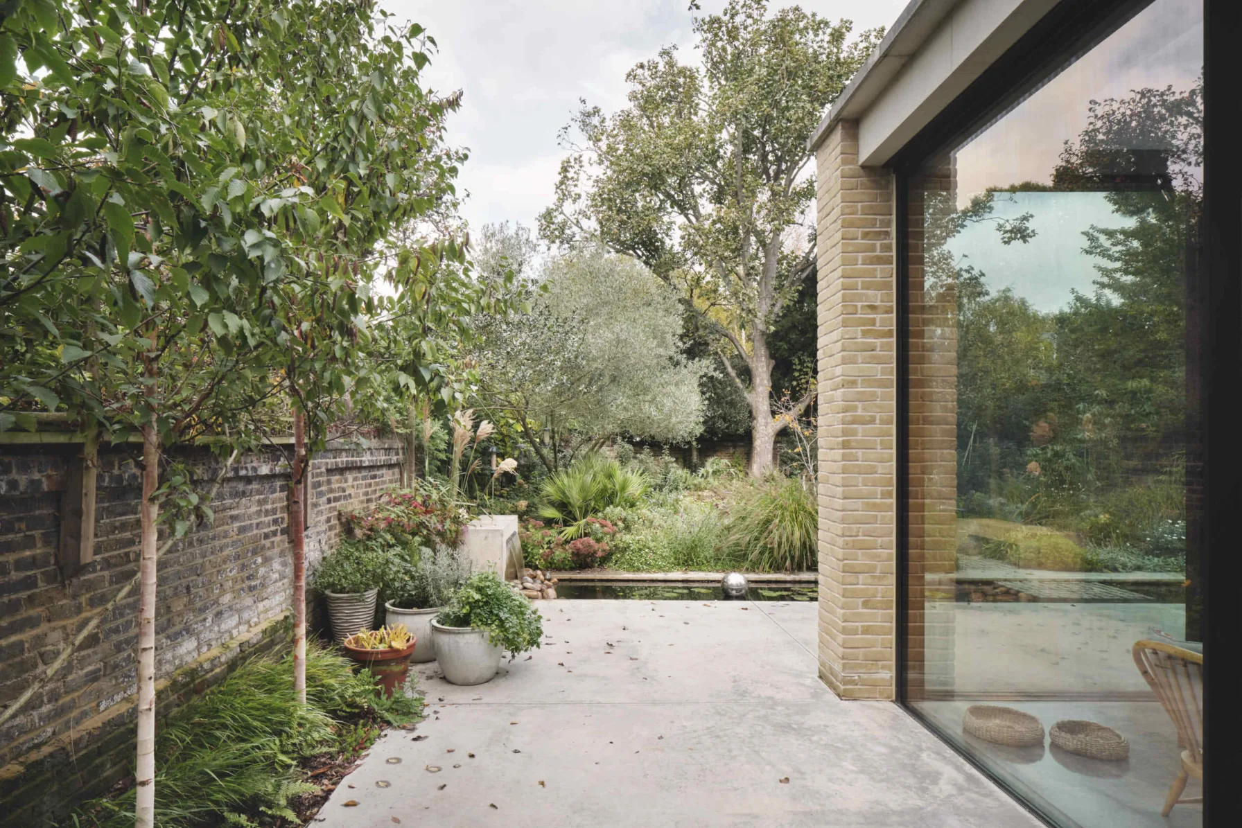 Corner glazing of the Kew House extension creating a strong visual connection between the interior living space and the landscaped garden.